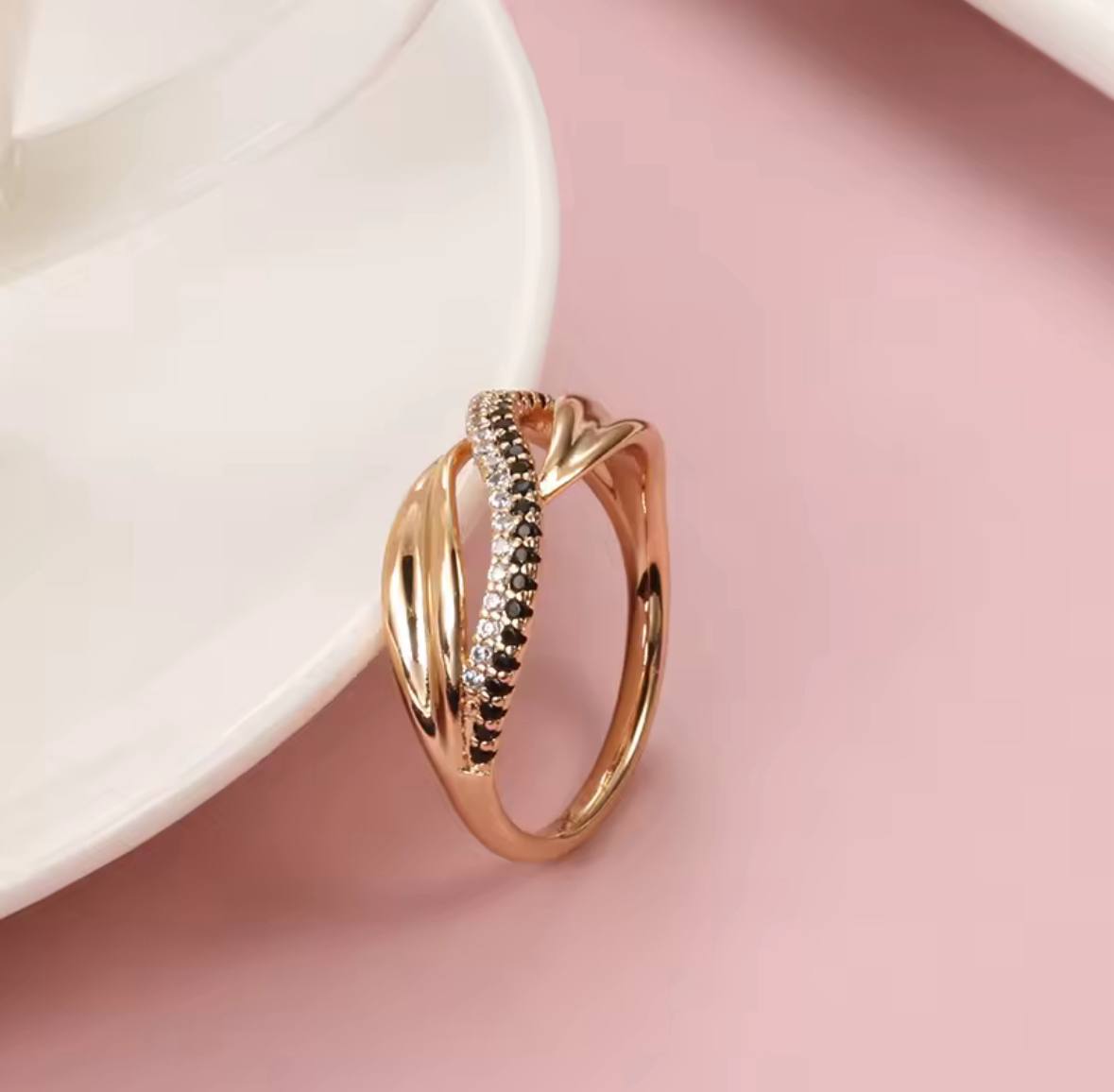 Erin - Twisted Ring with Black & White Zirconia